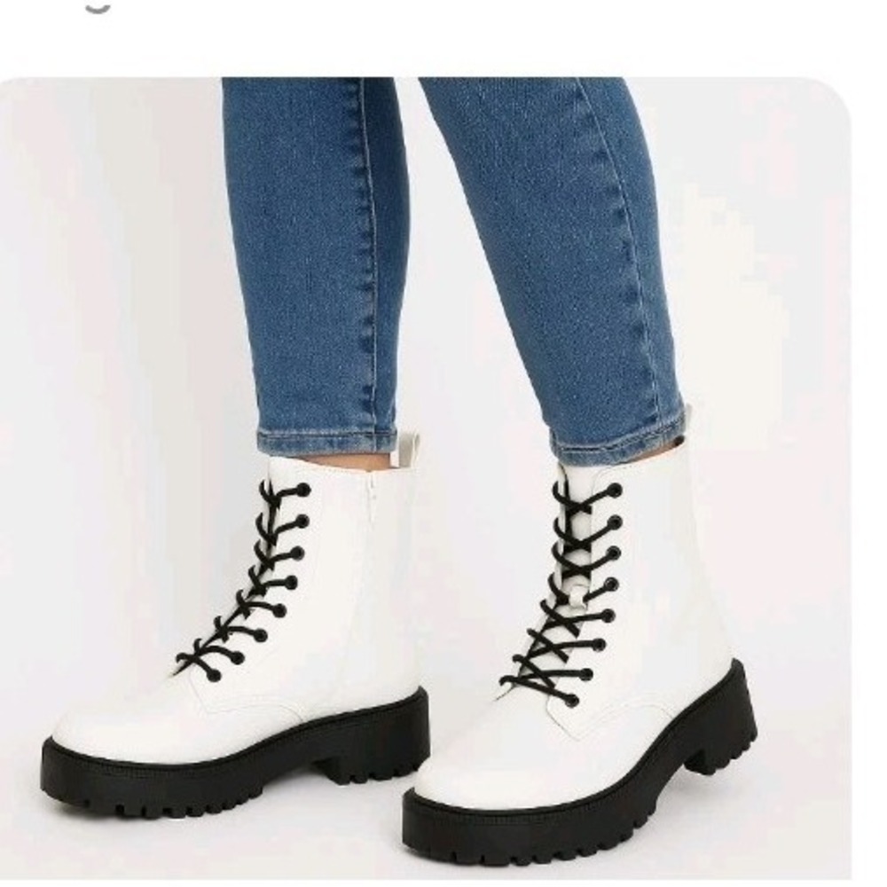 Rouge White Combat Boots Women's Size 11 Chunky Platform Lace Up Zip Ankle